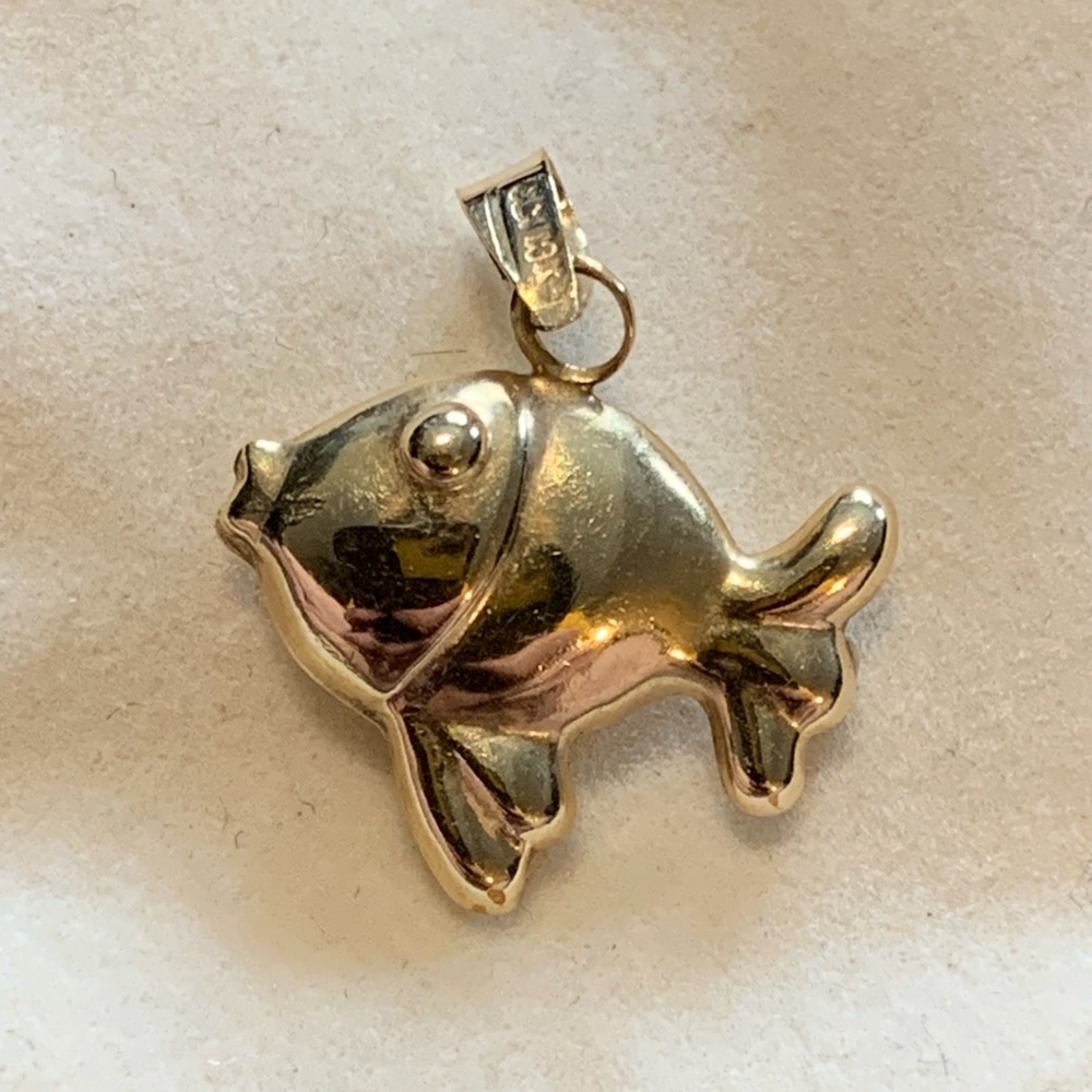 10K Gold Fish Pendant